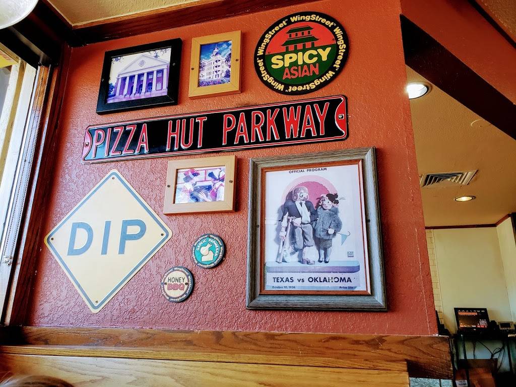 Pizza Hut | meal takeaway | 1600 Teasley Ln, Denton, TX 76205, USA | 9403875544 OR +1 940-387-5544