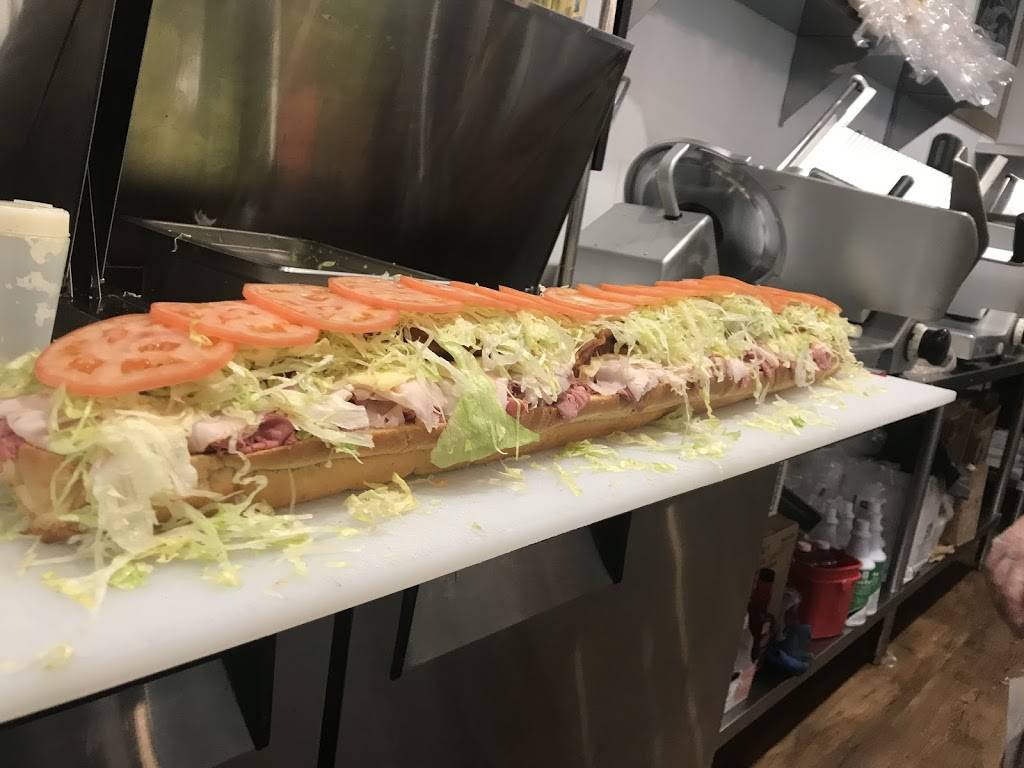 Deli king | restaurant | 32 Indian Rock Rd, Windham, NH 03087, USA | 6032605600 OR +1 603-260-5600