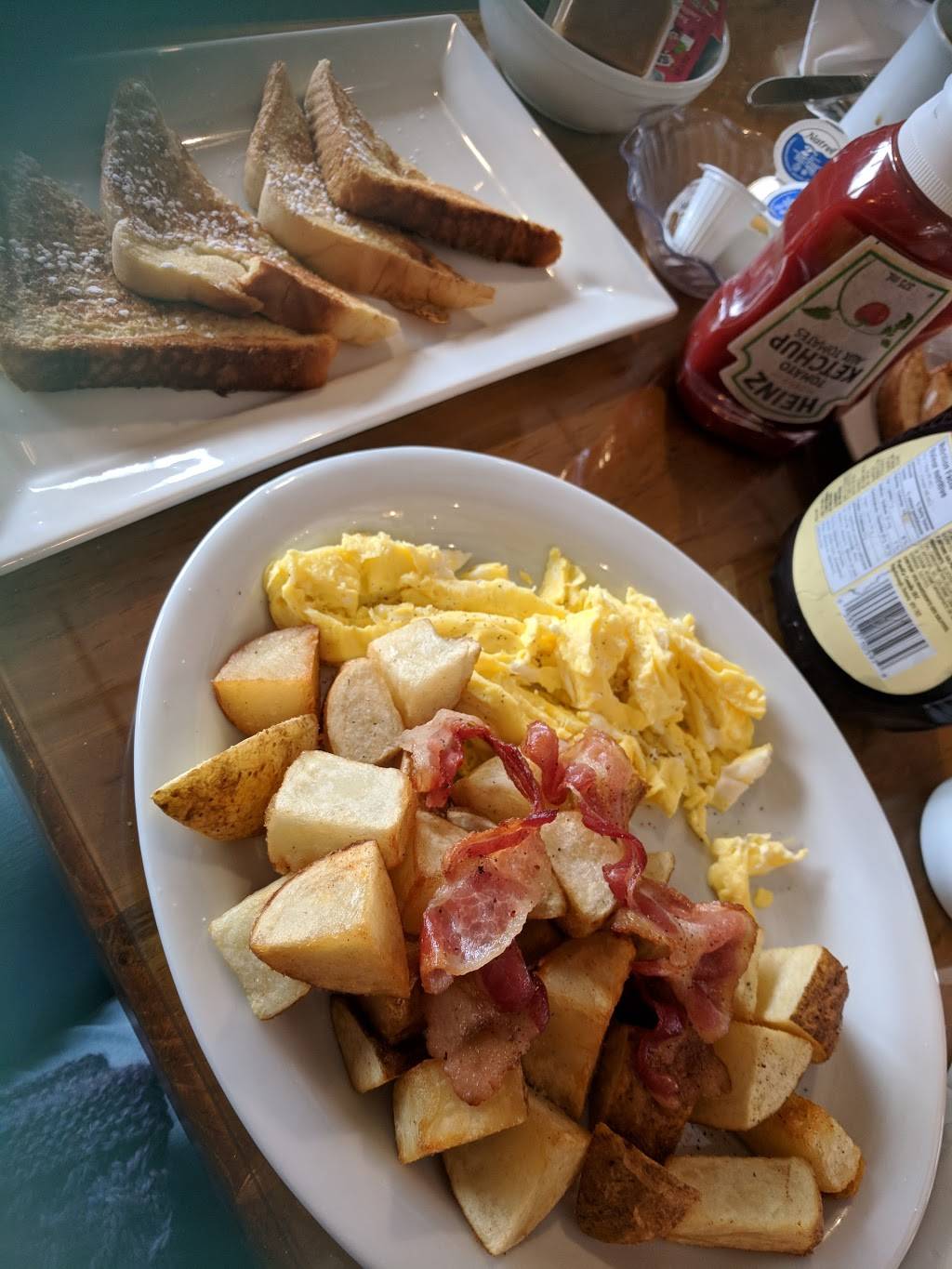 The Original Moms Restaurant | restaurant | 65 Bell Farm Rd, Barrie, ON L4M 5G1, Canada | 7057268761 OR +1 705-726-8761