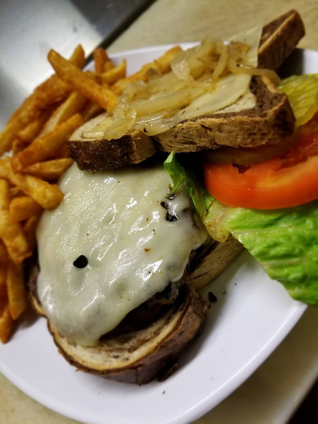 Hogs Haus Sports Bar & Grill | restaurant | 810 OFallon Rd, Weldon Spring, MO 63304, USA | 6363290006 OR +1 636-329-0006