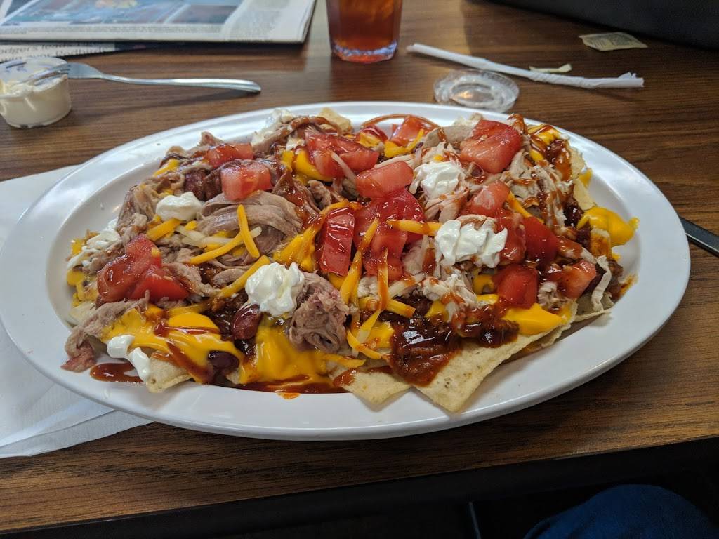 Carvers | restaurant | 2716 Grovelin St, Godfrey, IL 62035, USA | 6184679999 OR +1 618-467-9999