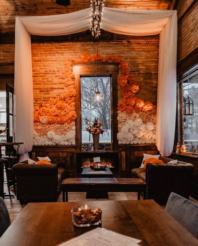 Public School House | restaurant | 5546 Chestnut St, St Charles, MO 63304, USA | 6367201905 OR +1 636-720-1905