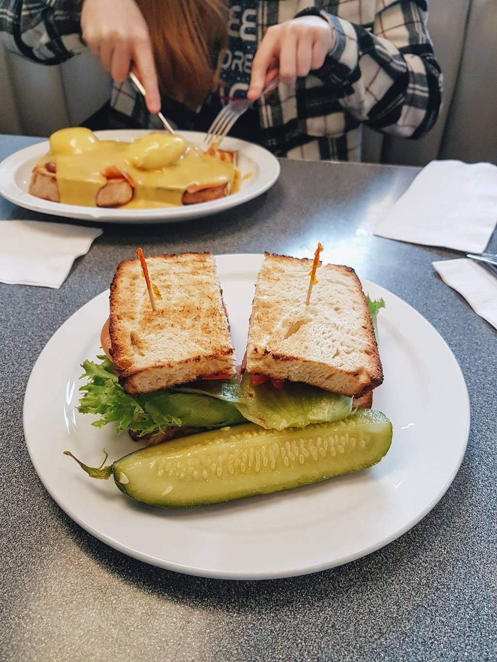 Angelos | restaurant | 1100 Catherine St, Ann Arbor, MI 48104, USA | 7347618996 OR +1 734-761-8996