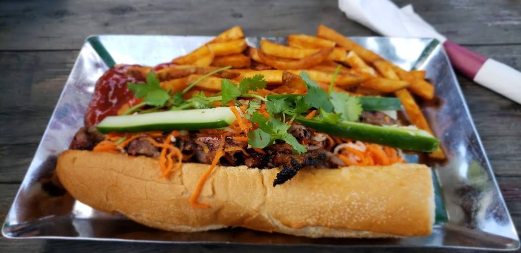 Hughies | restaurant | 4721 N Main St Suite A, Houston, TX 77009, USA | 2818889415 OR +1 281-888-9415