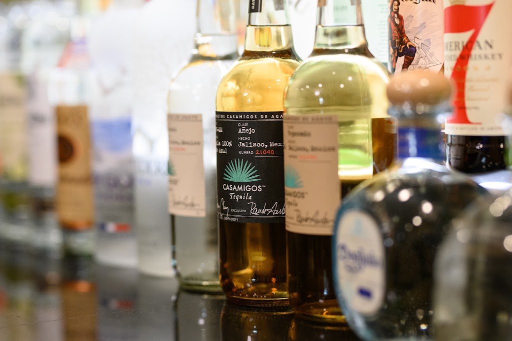 Monroes Restaurant | restaurant | 199 Post Ave, Westbury, NY 11590, USA | 5164164181 OR +1 516-416-4181