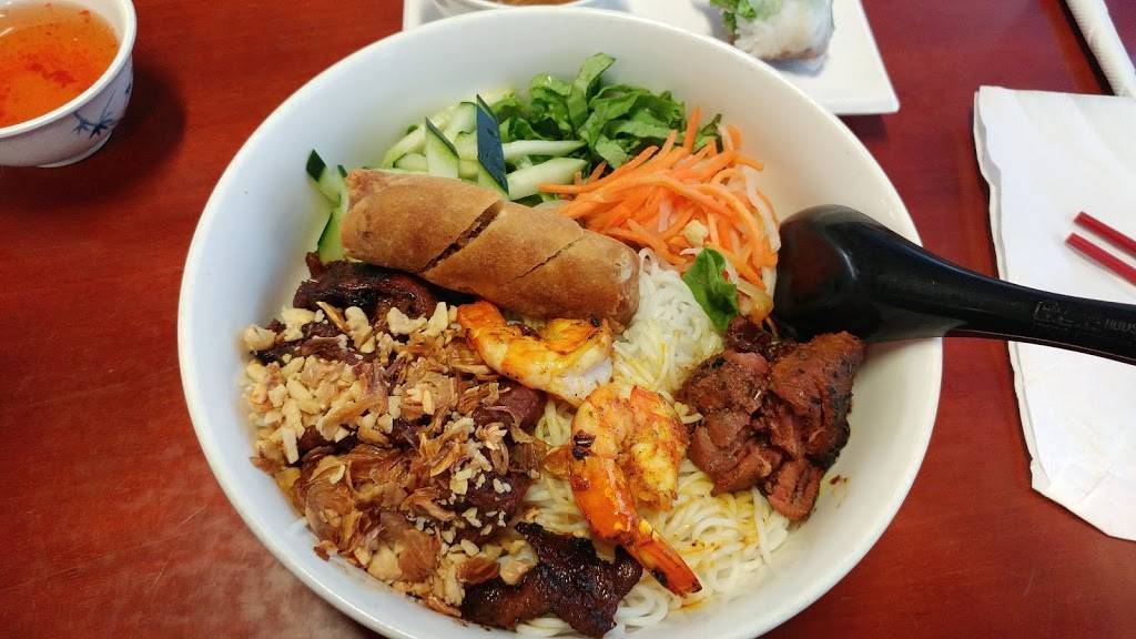 Pho 515 | restaurant | 801 University Ave, Des Moines, IA 50314, USA | 5152432434 OR +1 515-243-2434