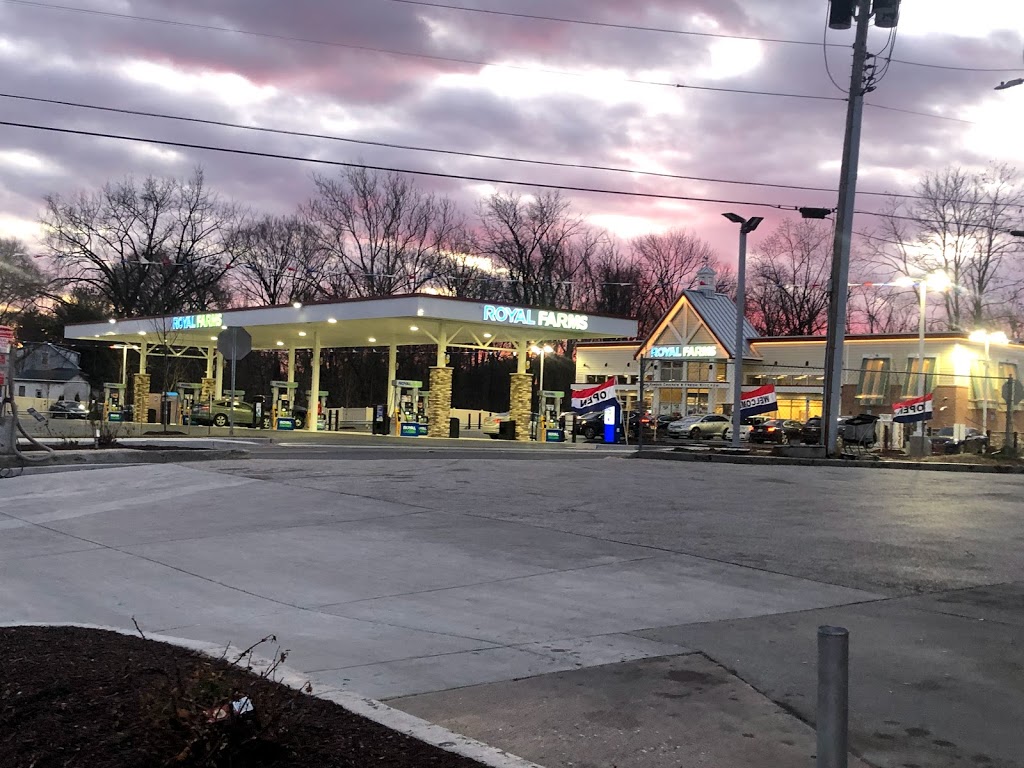 Royal Farms | cafe | 2000 N Forest Park Ave, Baltimore, MD 21207, USA | 4104504317 OR +1 410-450-4317