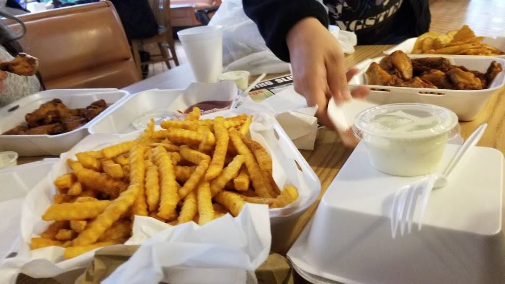 Wing Slingers | restaurant | 7325 E Iliff Ave, Denver, CO 80231, USA | 3033532160 OR +1 303-353-2160