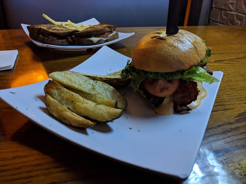 Spunky Monkey Bar & Grill | restaurant | 124 2nd St SE, Auburn, WA 98002, USA | 2538049567 OR +1 253-804-9567