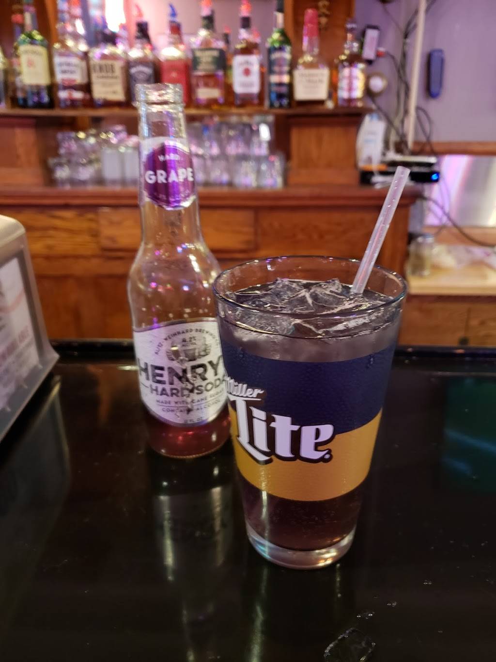 Midway Bar and Grill | restaurant | 140 High St, Mineral Point, WI 53565, USA | 6089874309 OR +1 608-987-4309