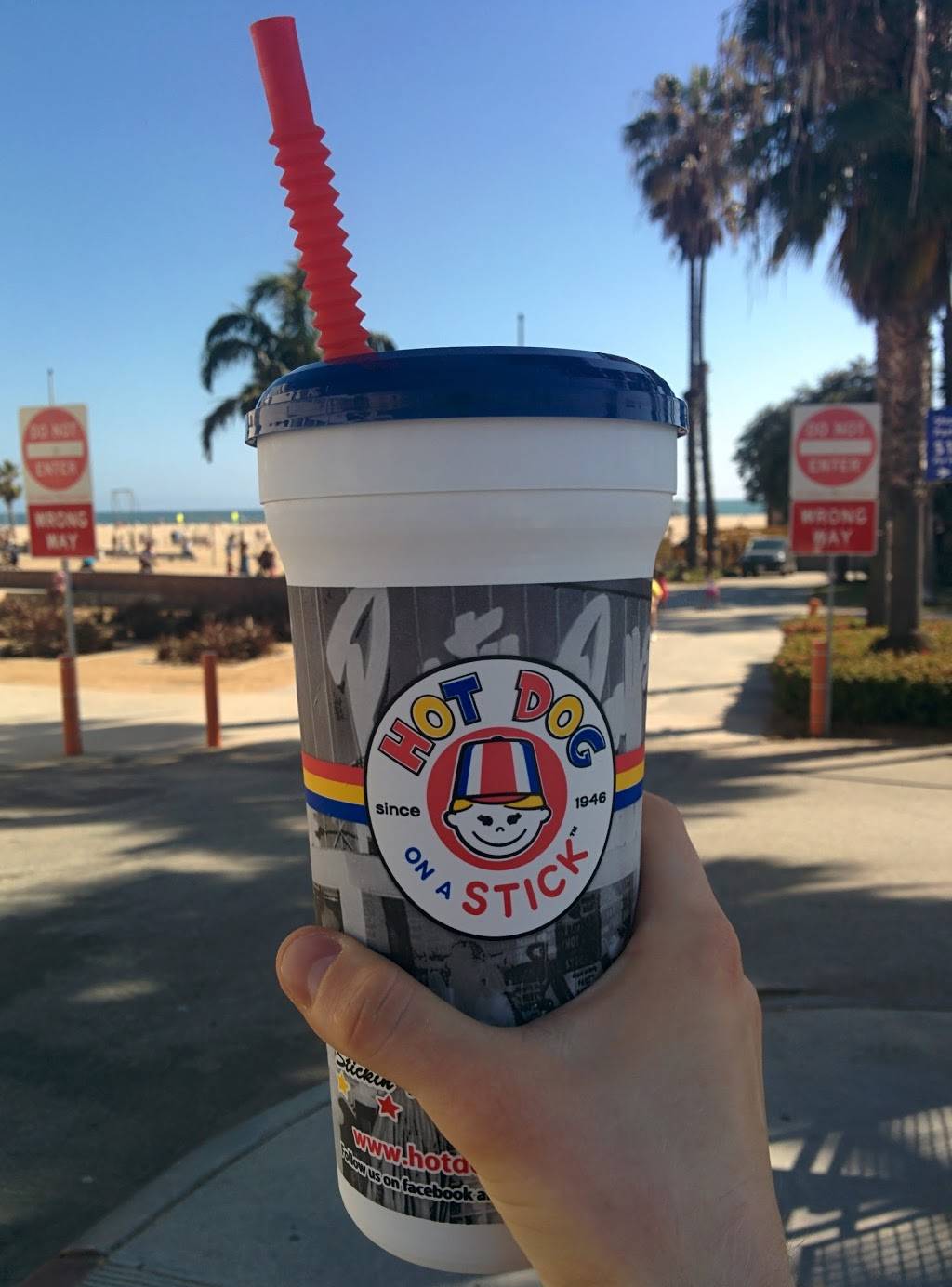 Hot Dog on a Stick | restaurant | 1633 Ocean Front Walk, Santa Monica, CA 90401, USA | 3103954673 OR +1 310-395-4673