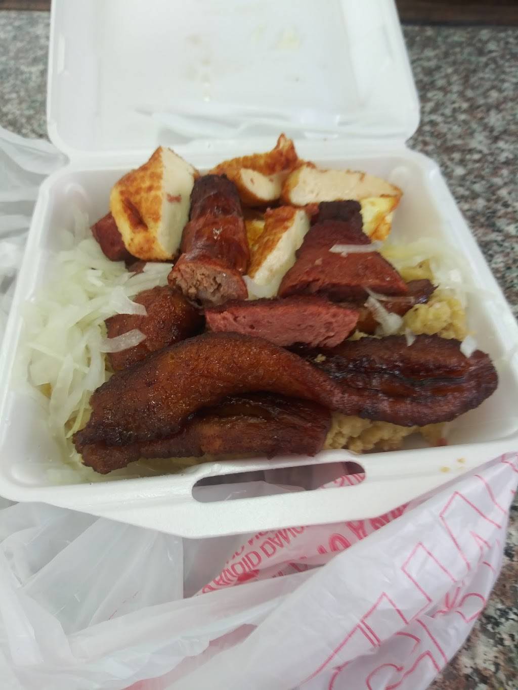 Yelys Restaurant and Coffee Shop (Dominican food) | cafe | 284 Centre St, Boston, MA 02130, USA | 6175242204 OR +1 617-524-2204