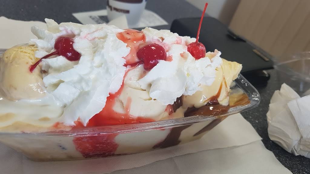 Braums Ice Cream & Burger Restaurant | restaurant | 907 S Cockrell Hill Rd, Duncanville, TX 75137, USA | 9727098946 OR +1 972-709-8946