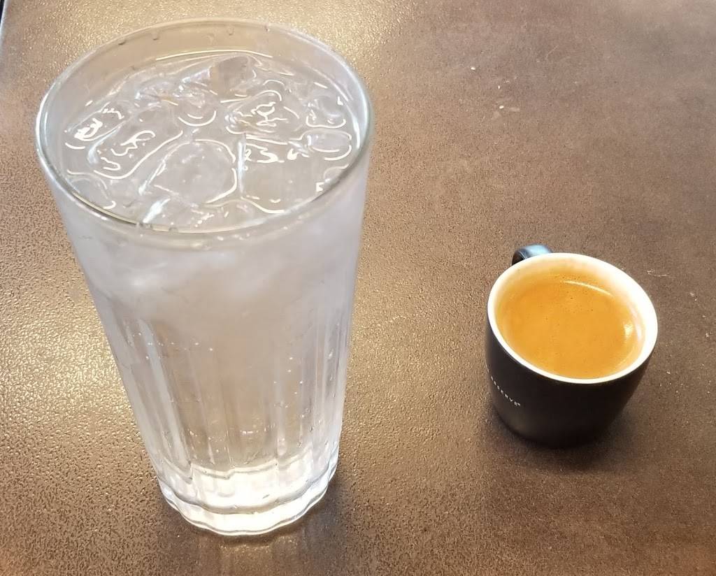 Starbucks | cafe | 2413 Columbia Pike, Arlington, VA 22204, USA | 5712057963 OR +1 571-205-7963