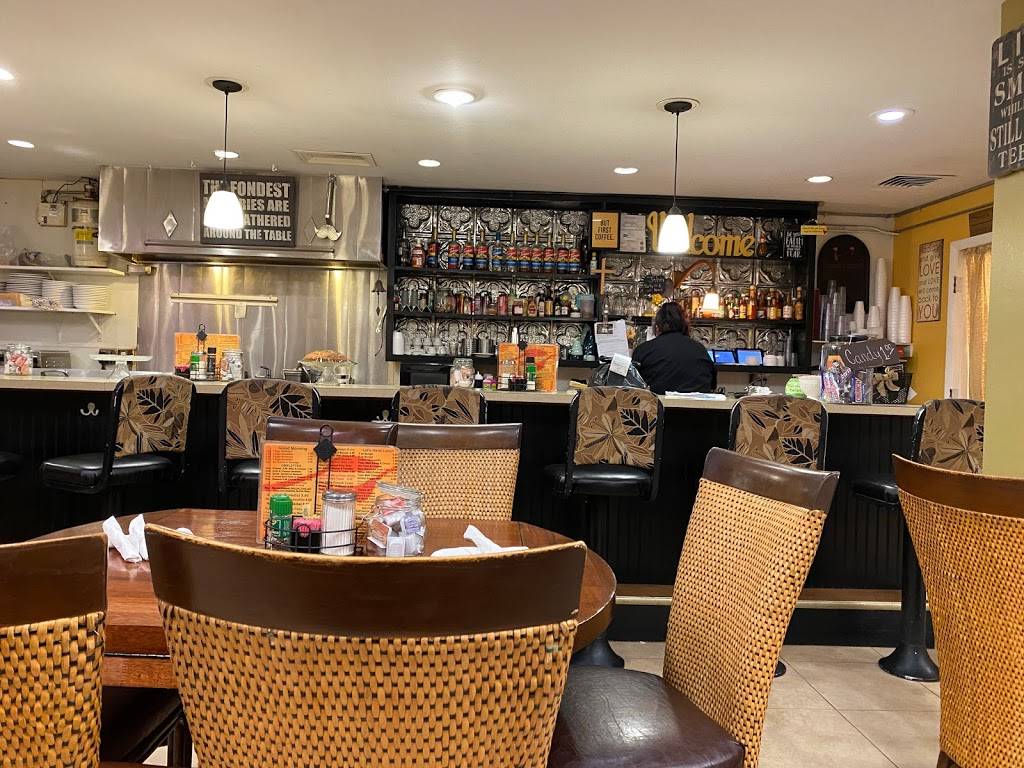 Clarys Corner Cafe | cafe | 1500 Lucerne Avenue Inside The Lake Worth Towers, Lake Worth, FL 33460, USA | 5615477577 OR +1 561-547-7577