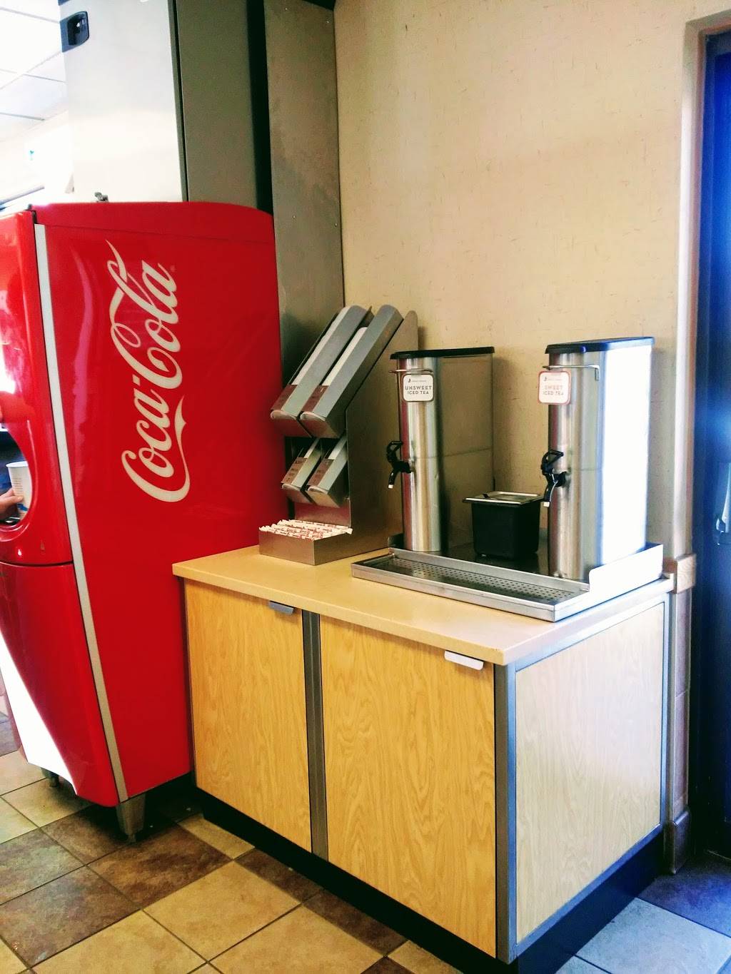 Wendys | restaurant | 426 W Main St, Bellevue, OH 44811, USA | 4194832501 OR +1 419-483-2501