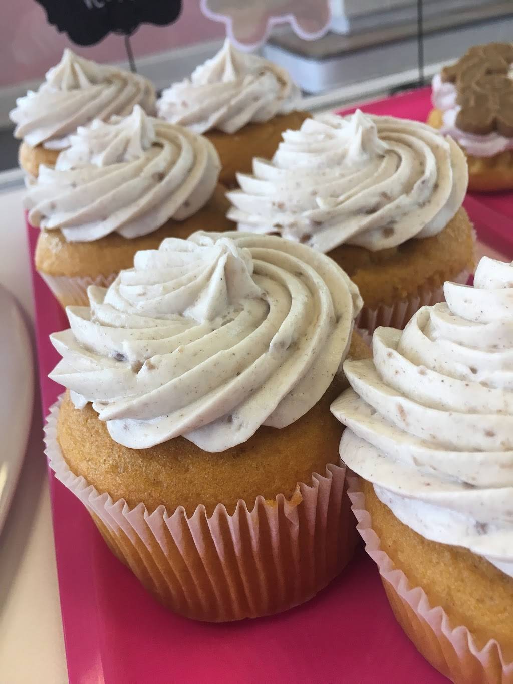 TanniCakes | bakery | 402 W Main St, Newark, OH 43055, USA | 6142097685 OR +1 614-209-7685