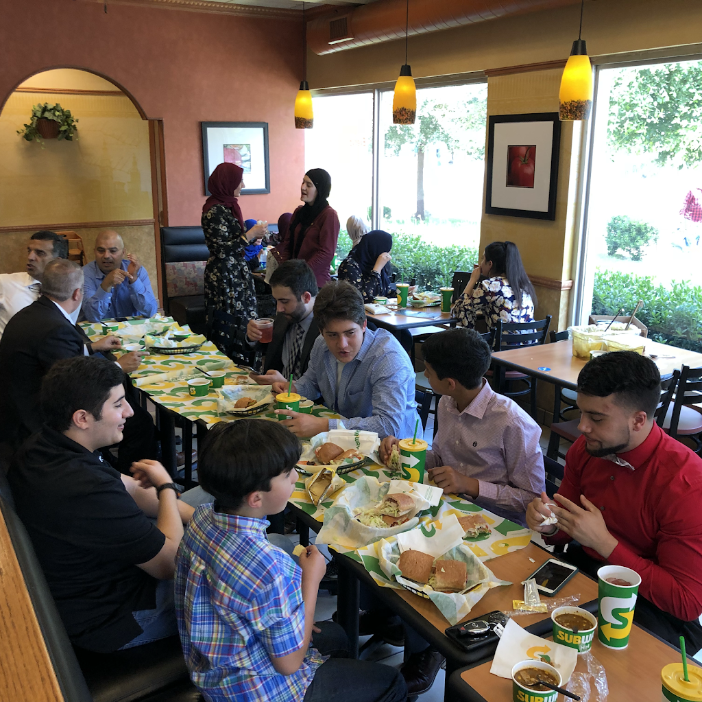 Subway | restaurant | 1315 S St Marys St, San Antonio, TX 78210, USA | 2102369001 OR +1 210-236-9001