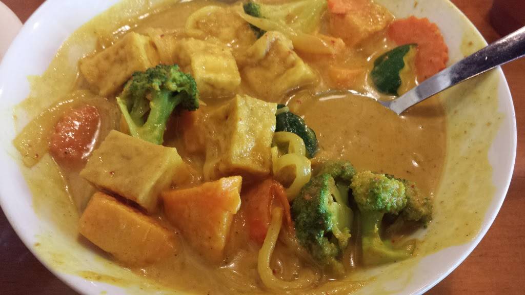 Curry in the Box - University Ave | restaurant | 3519 University Ave, Madison, WI 53705, USA | 6082381900 OR +1 608-238-1900