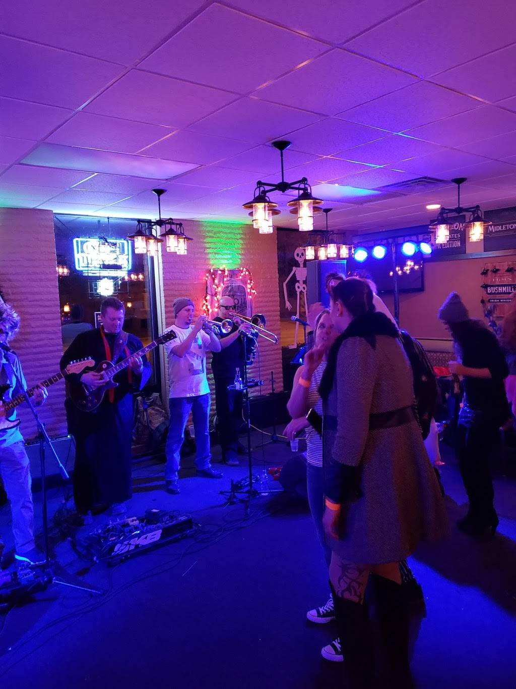 Paddys North Pizza Pub | restaurant | 160 W Scott St, Fond du Lac, WI 54935, USA | 9209335055 OR +1 920-933-5055