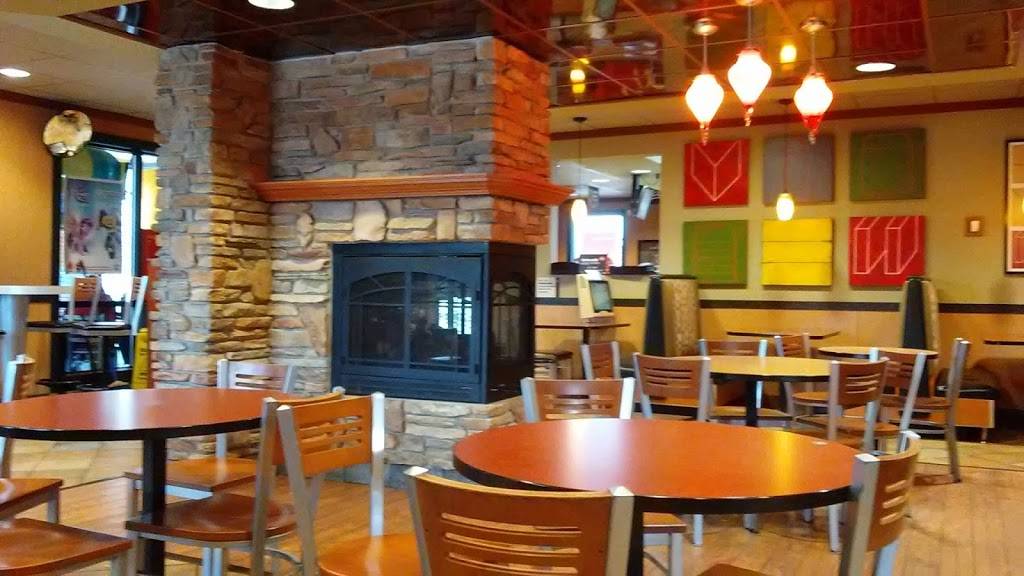 McDonalds | cafe | 4275 S 27th St, Greenfield, WI 53221, USA | 4142814471 OR +1 414-281-4471