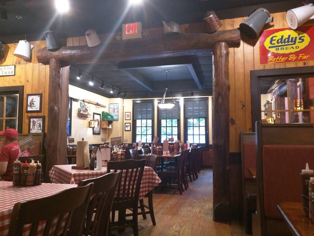 Famous Daves Bar-B-Que | restaurant | 2910 Chain Bridge Rd, Oakton, VA 22124, USA | 7032813800 OR +1 703-281-3800