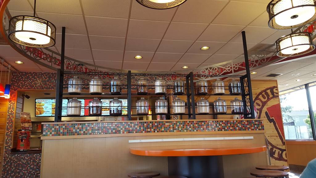 Popeyes Louisiana Kitchen | restaurant | 515 E Market St, Leesburg, VA 20176, USA | 7037714084 OR +1 703-771-4084