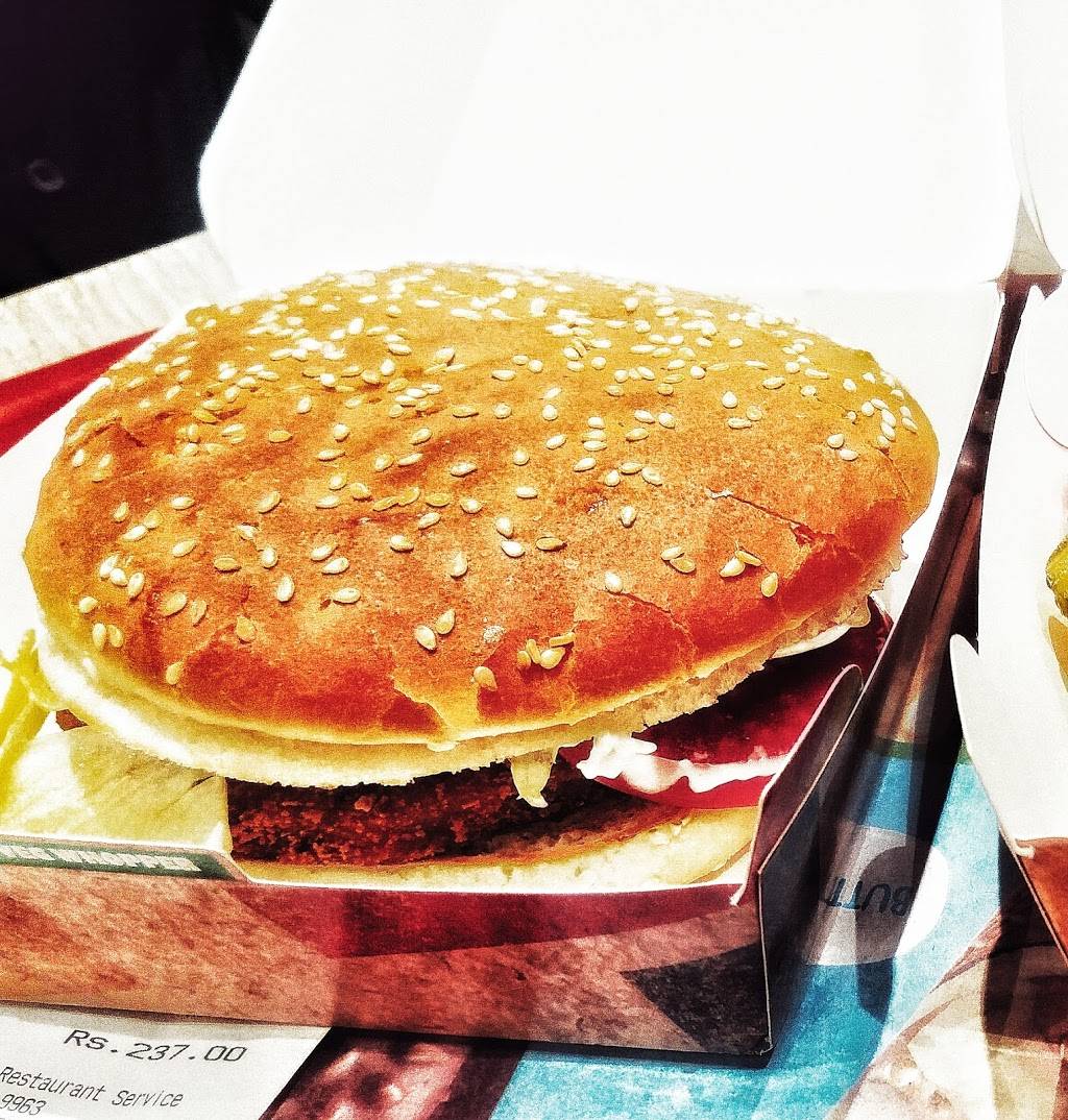 Wendys | restaurant | 8601 Summit Centre Way, Orlando, FL 32810, USA | 4076670199 OR +1 407-667-0199