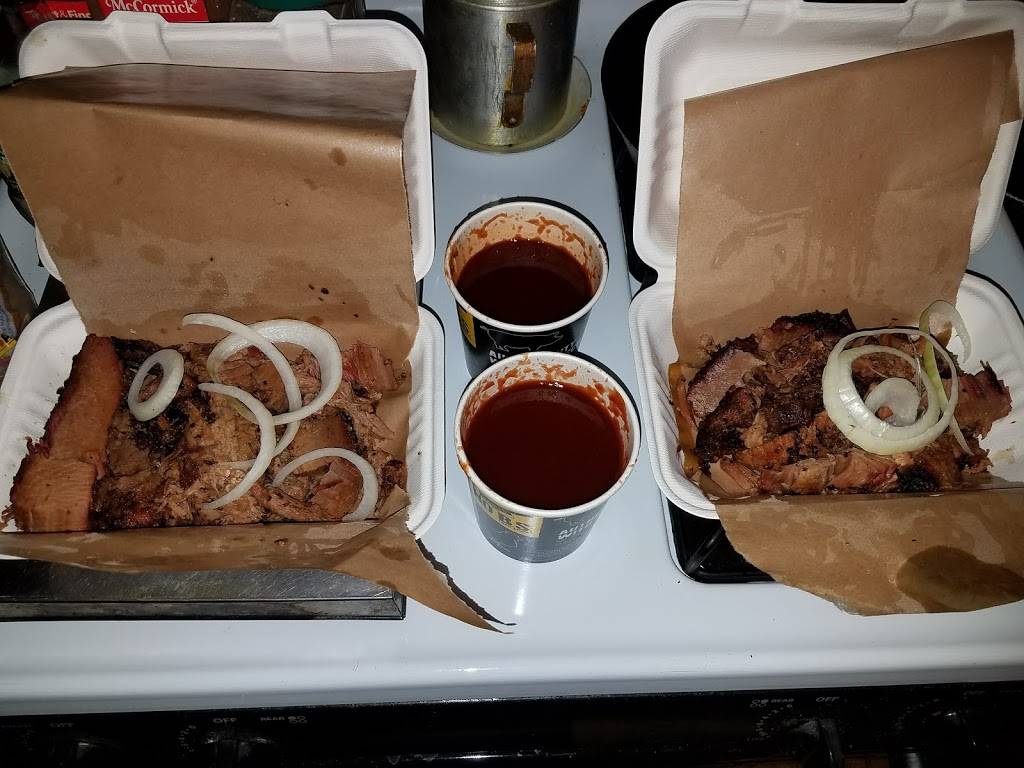 Dickeys Barbecue Pit | restaurant | 116 E Compton Blvd, Compton, CA 90220, USA | 3108681444 OR +1 310-868-1444