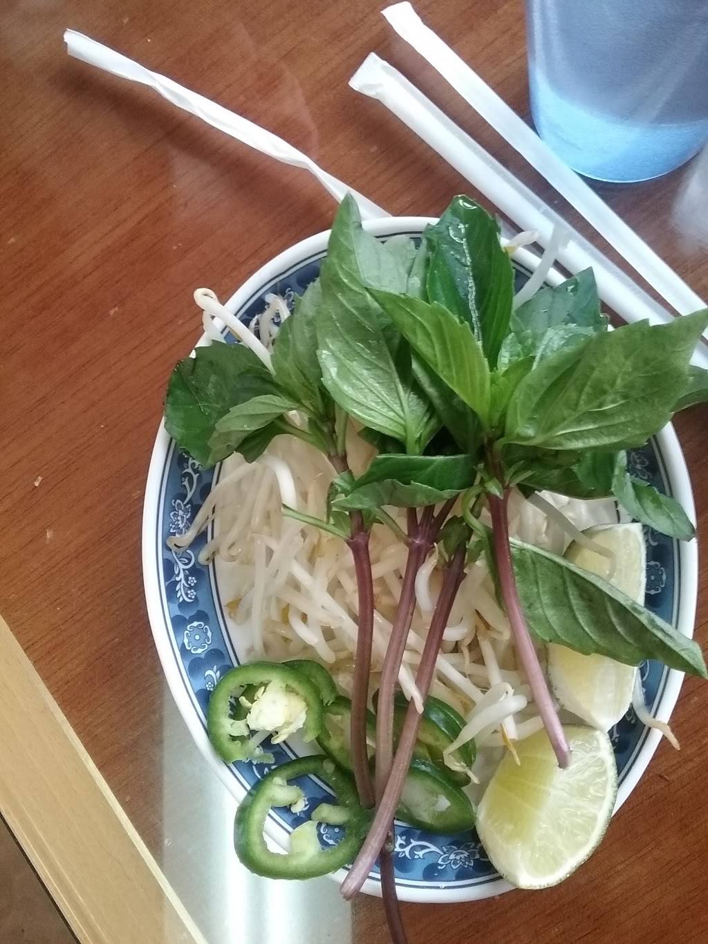 Pho In & Out | restaurant | 18437 E Valley Hwy, Kent, WA 98032, USA | 4252510732 OR +1 425-251-0732