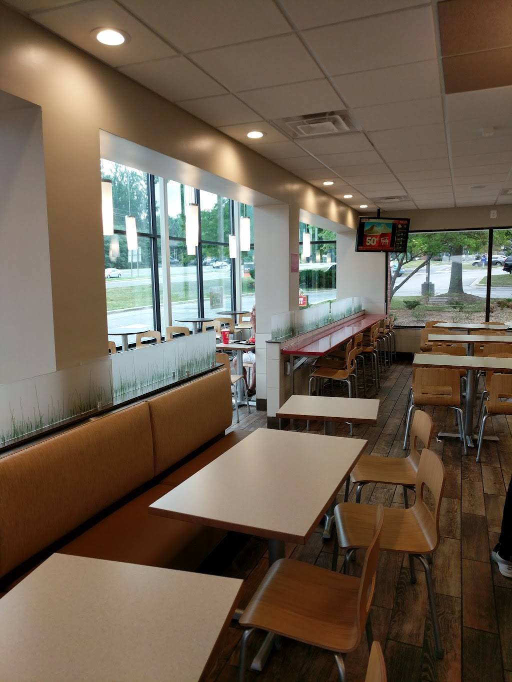 Wendys | restaurant | 8 Watkins Park Dr, Kettering, MD 20774, USA | 3012493928 OR +1 301-249-3928