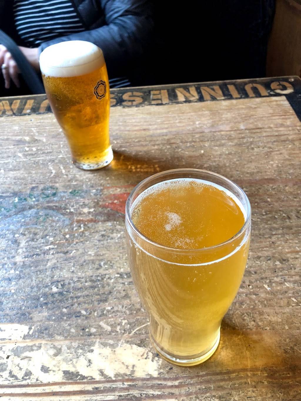 Rose City Book Pub | restaurant | 1329 NE Fremont St, Portland, OR 97212, USA | 5032874801 OR +1 503-287-4801