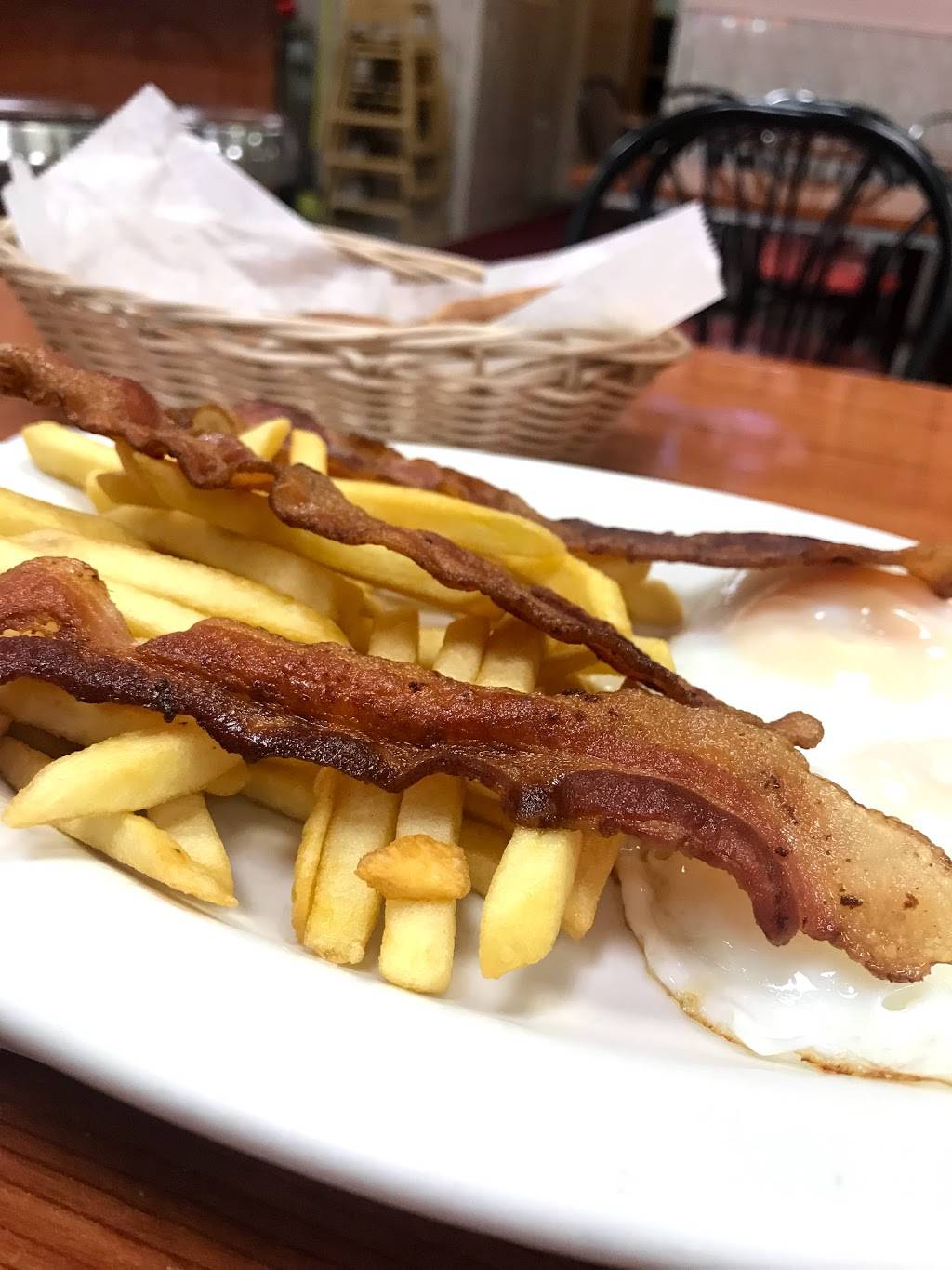 Gilbertos Cafeteria | restaurant | 7616 Bergenline Ave, North Bergen, NJ 07047, USA | 2018549876 OR +1 201-854-9876