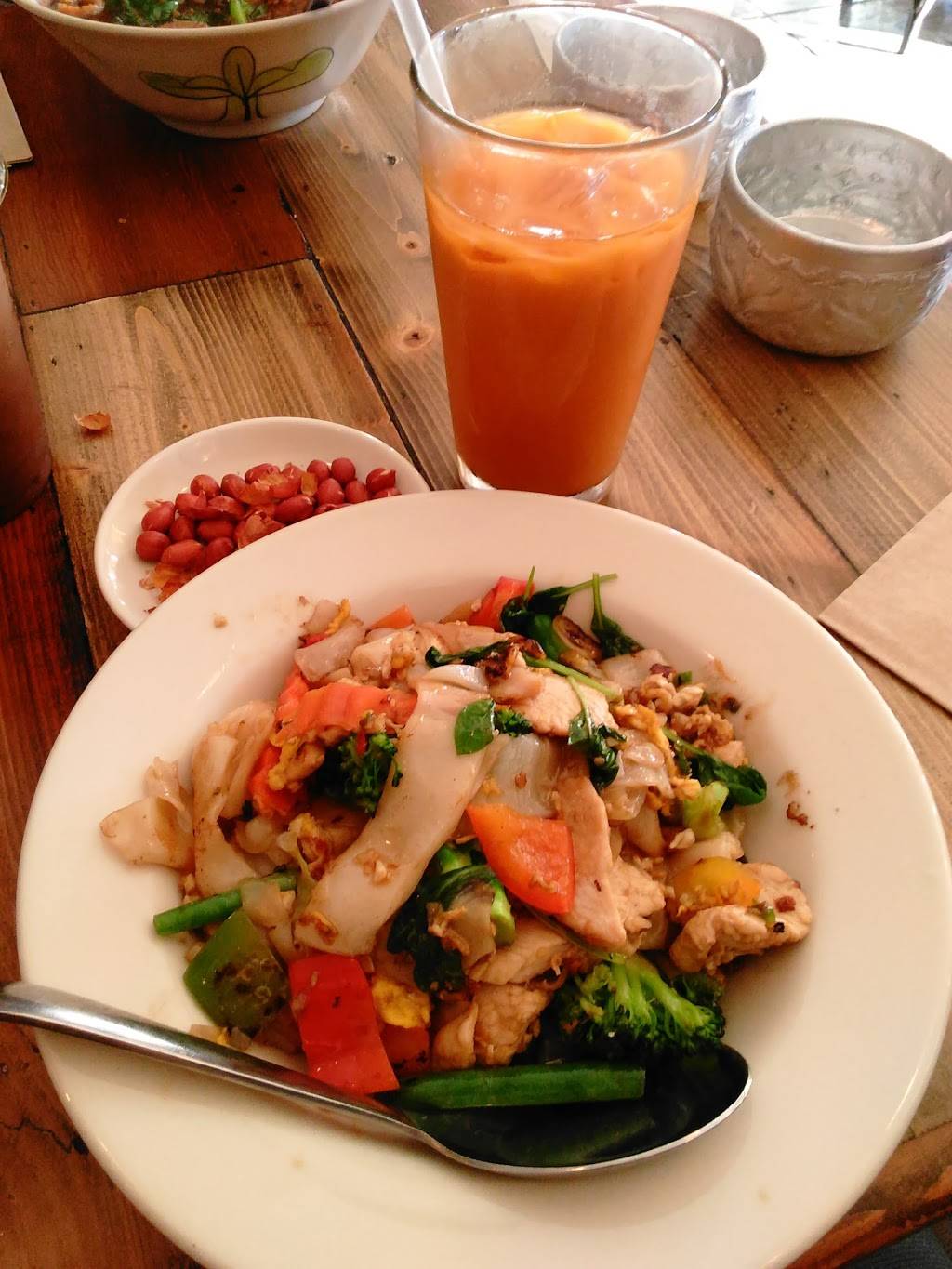 Larb Thai Food & Tapas | restaurant | 10166 San Pablo Ave, El Cerrito, CA 94530, USA | 5105248988 OR +1 510-524-8988