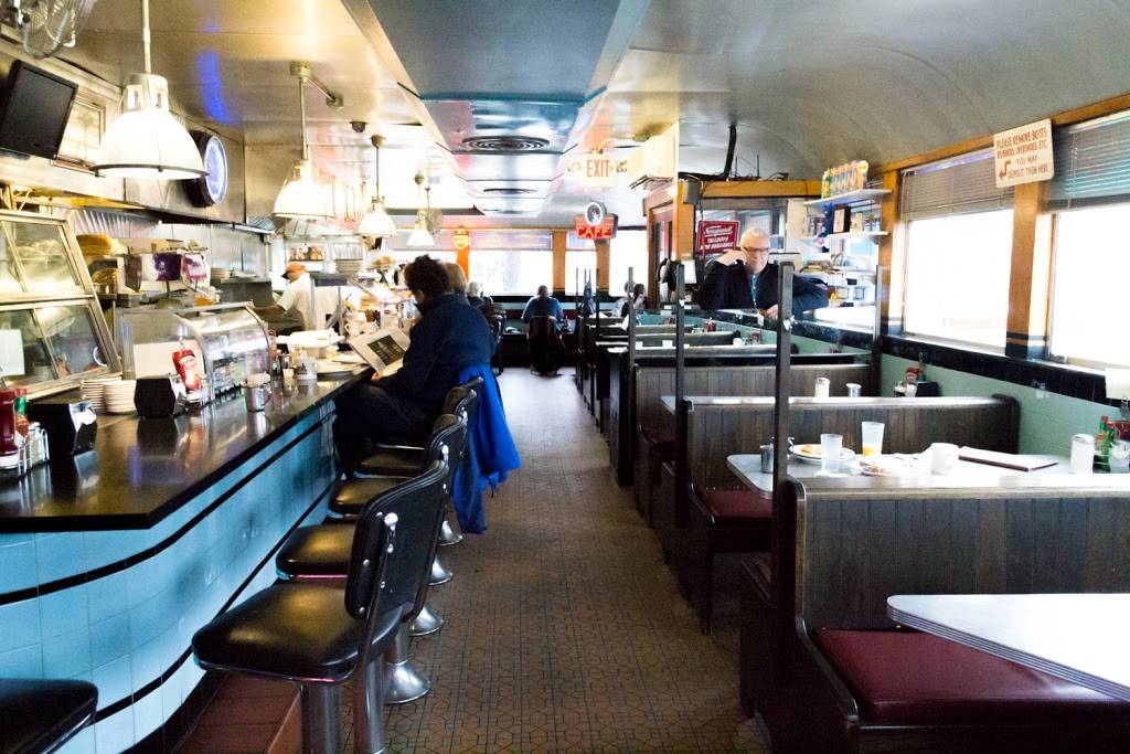 Deluxe Town Diner | restaurant | 627 Mt Auburn St, Watertown, MA 02472, USA | 6179268400 OR +1 617-926-8400