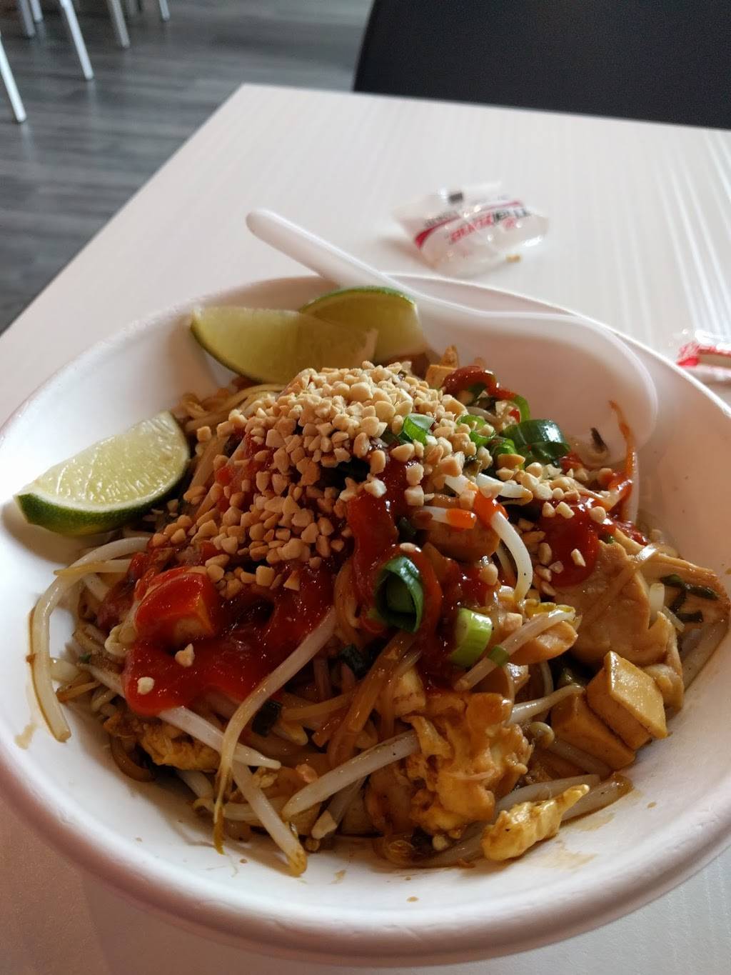 Thaïzone | restaurant | 985 Boulevard des Prés-Verts LOCAL 120, La Prairie, QC J5R 0R3, Canada | 4504444554 OR +1 450-444-4554