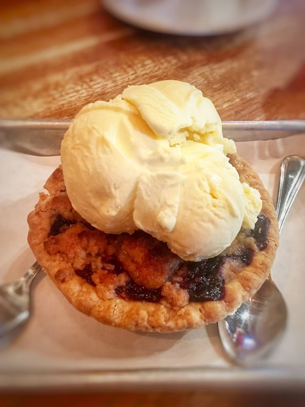 Myron Mixons Pitmaster Barbeque | restaurant | 220 N Lee St, Alexandria, VA 22314, USA | 7035353340 OR +1 703-535-3340