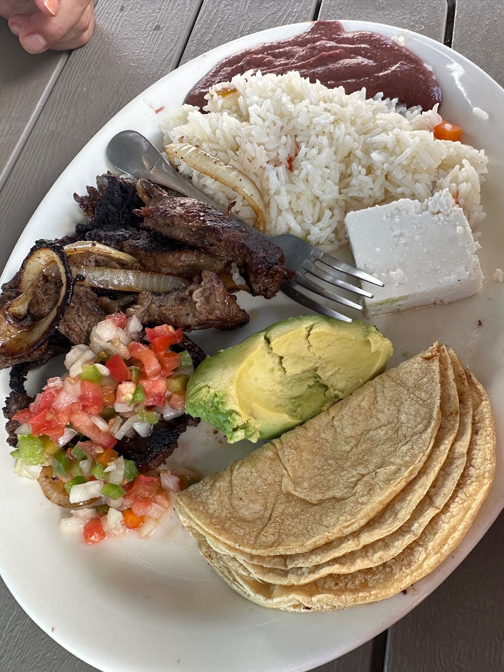 Sabores de mi Tierra | restaurant | 5208 University Blvd W, Jacksonville, FL 32216, USA | 9046138301 OR +1 904-613-8301