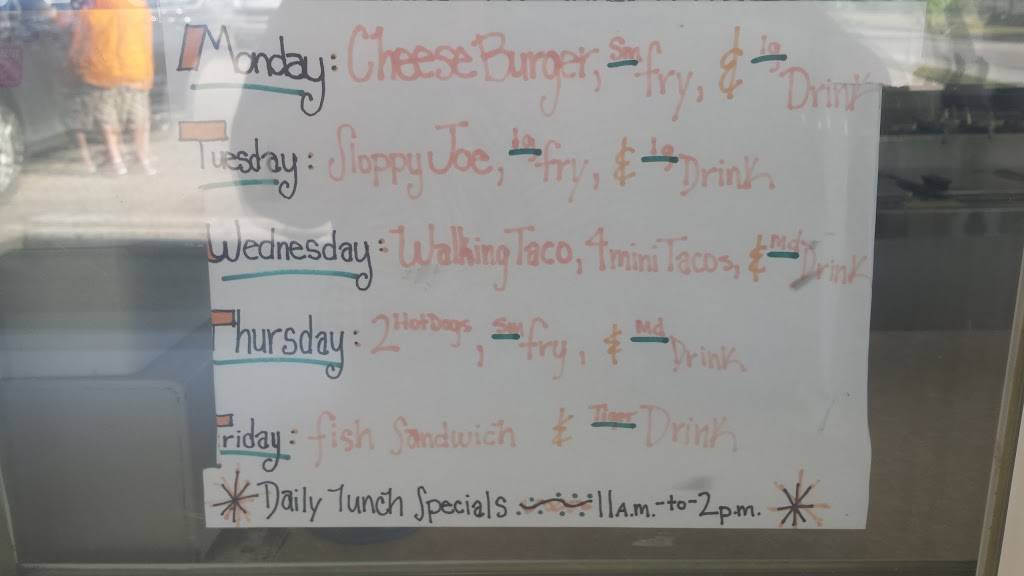 Dortees Drive In | restaurant | 1101 N Harrison St, Alexandria, IN 46001, USA | 7657242770 OR +1 765-724-2770