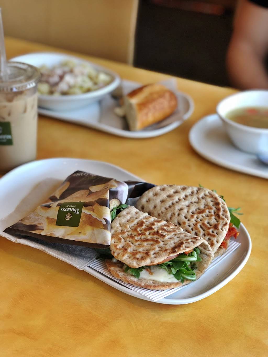 Jamba Juice Chula Vista Center | restaurant | 555 Broadway #135, Chula Vista, CA 91910, USA | 6194099840 OR +1 619-409-9840