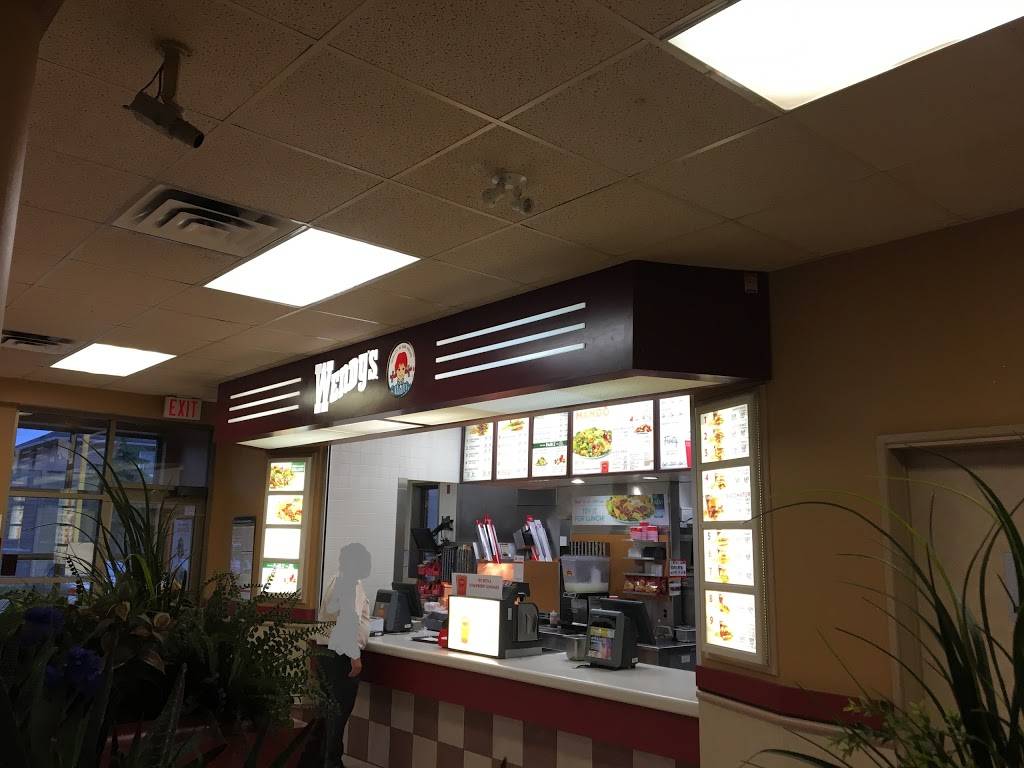 Wendys | restaurant | 3411 Mavis Rd, Mississauga, ON L5C 1T7, Canada | 9052767447 OR +1 905-276-7447