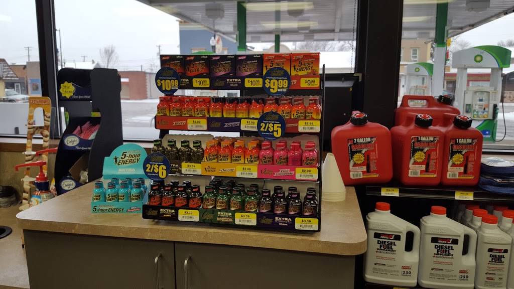 Hot Stuff Pizza | restaurant | 234 S Main St, Seymour, WI 54165, USA | 9208337790 OR +1 920-833-7790