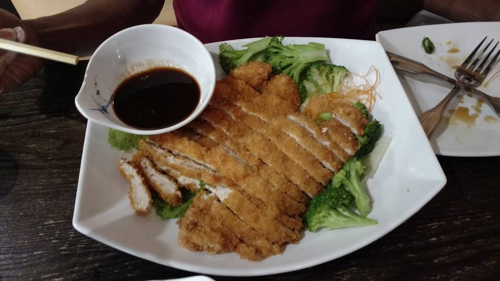 Red Ginger | restaurant | 2419 2nd St #1, Coralville, IA 52241, USA | 3193541071 OR +1 319-354-1071