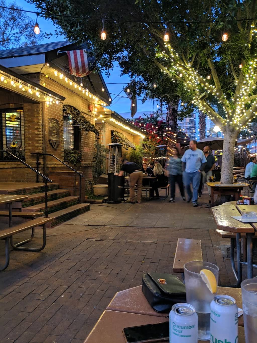 Casey Moores Oyster House | restaurant | 850 S Ash Ave, Tempe, AZ 85281, USA | 4809689935 OR +1 480-968-9935