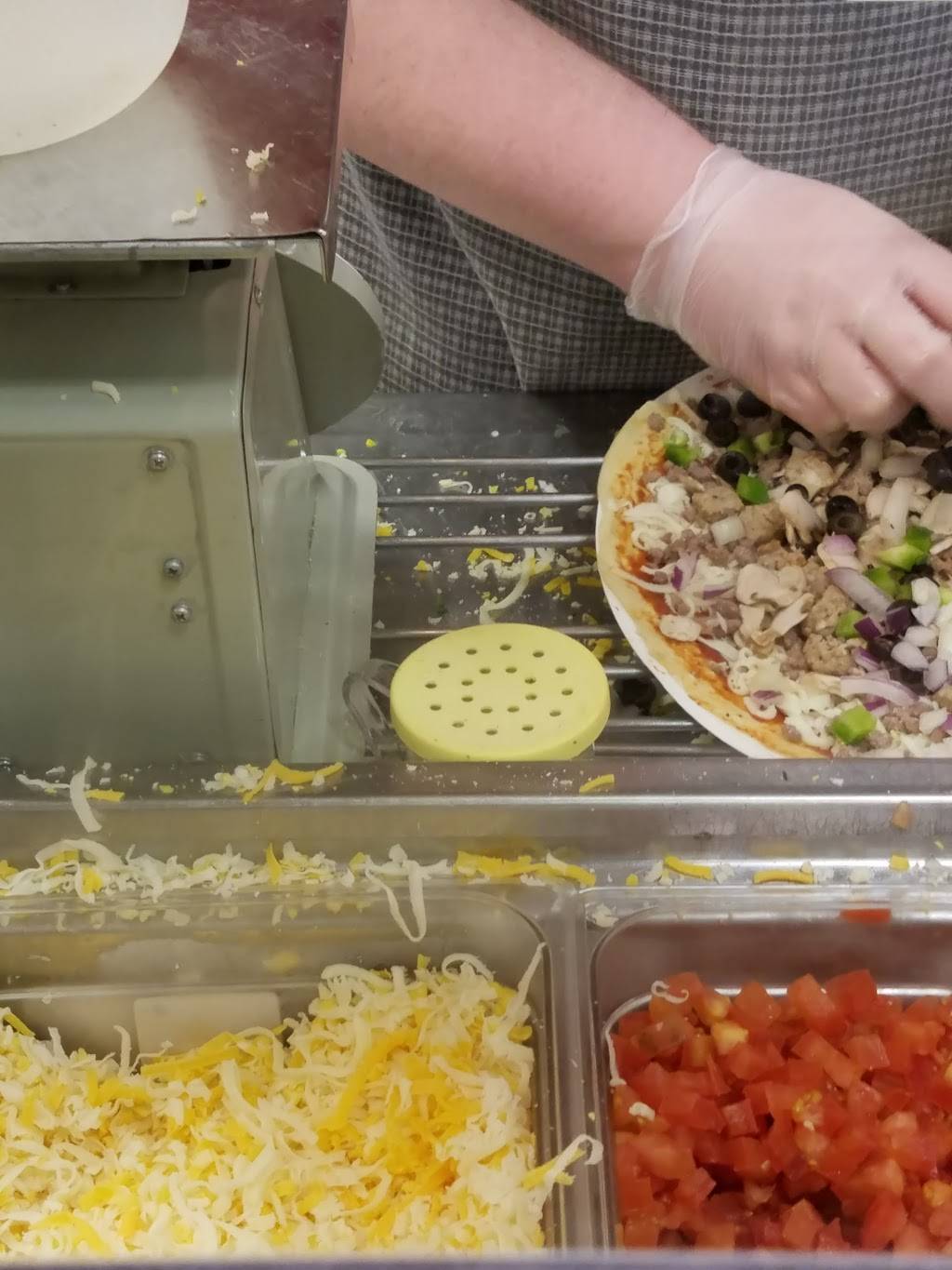 Papa Murphys Take N Bake Pizza | meal takeaway | 7630 W Bluemound Rd, Wauwatosa, WI 53213, USA | 4144767200 OR +1 414-476-7200