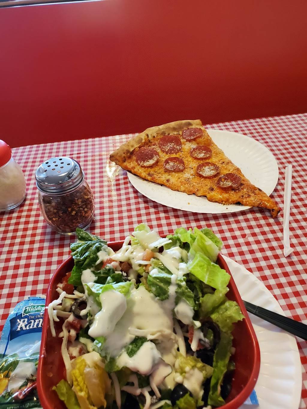 Giovannis Pizzeria | restaurant | 921 San Pedro Dr SE, Albuquerque, NM 87108, USA | 5052551233 OR +1 505-255-1233