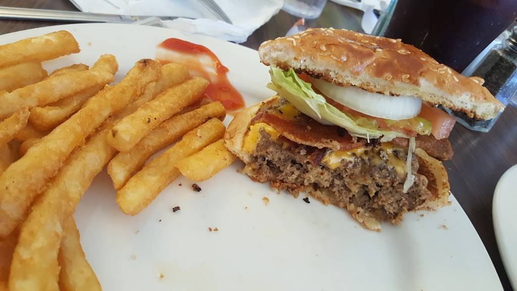 Olis Kitchen | restaurant | 10541 US-281, Round Mountain, TX 78663, USA | 8308253888 OR +1 830-825-3888