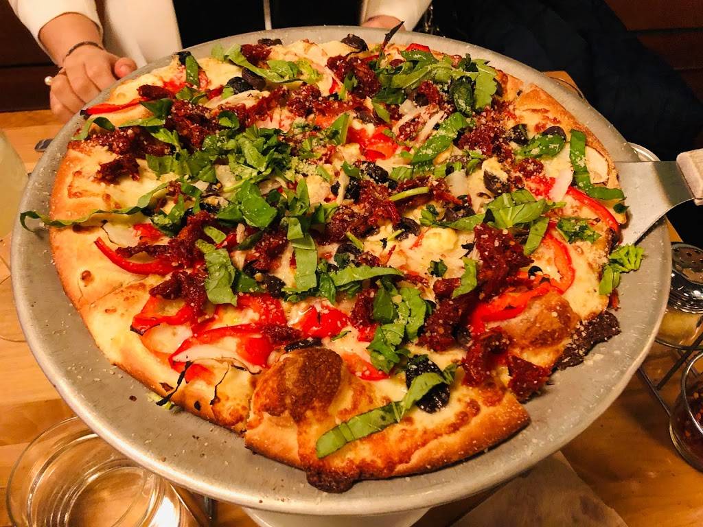 Blue Line Pizza | restaurant | 146 Castro St, Mountain View, CA 94041, USA | 6509387888 OR +1 650-938-7888