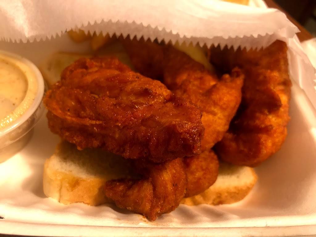 Guss World Famous Fried Chicken | restaurant | 2904 Commerce St, Dallas, TX 75226, USA | 4697098294 OR +1 469-709-8294