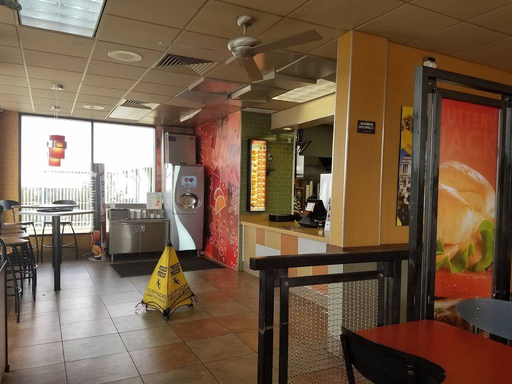 Jack in the Box | restaurant | 3232 N Buckner Blvd, Dallas, TX 75228, USA | 2143285844 OR +1 214-328-5844